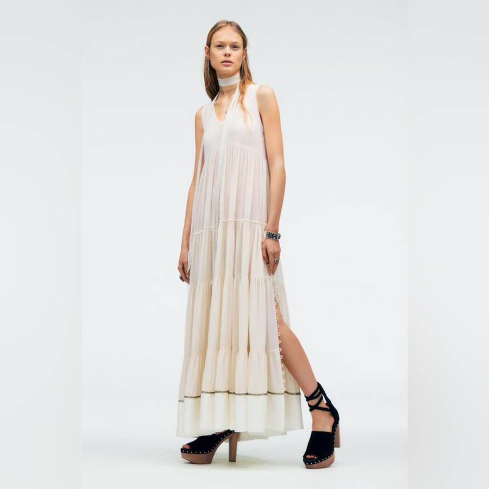 Zara collection 2023 Slip Dress
Cream Maxi Dress
Zara studio - Picture 4 of 16